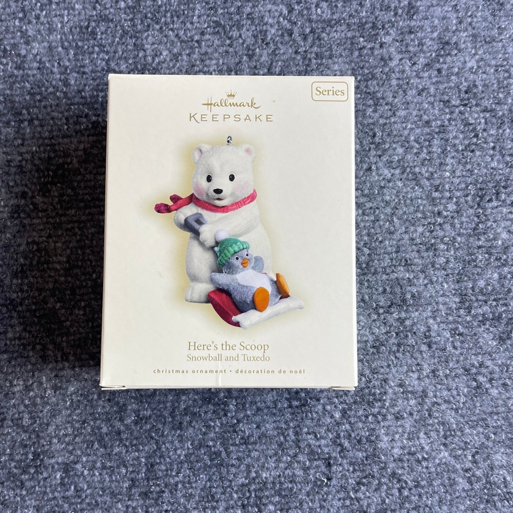 Hallmark Keepsake 2007 Heres the Scoop Snowball and Tuxedo Ornament QX7139
